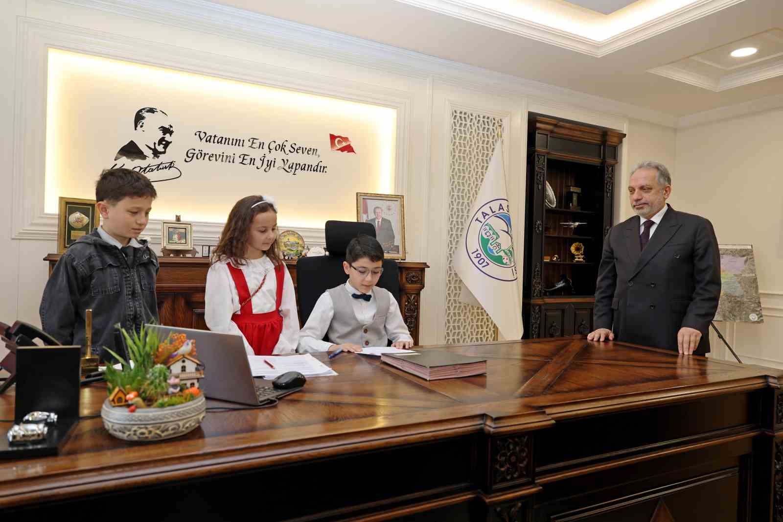 Talas’ta küçük başkan büyük mesajlar verdi
