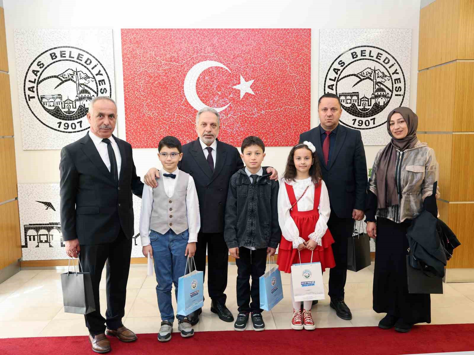 Talas’ta küçük başkan büyük mesajlar verdi
