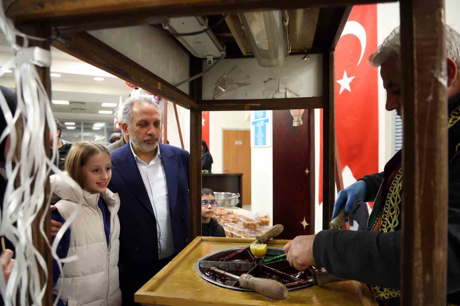 Talas’ta Ramazan coşkusu Hatice Kübra Tongar Söyleşisi ile sürdü
Talas’ta Ramazan coşkusu Hatice Kübra Tongar Söyleşisi ile sürdü