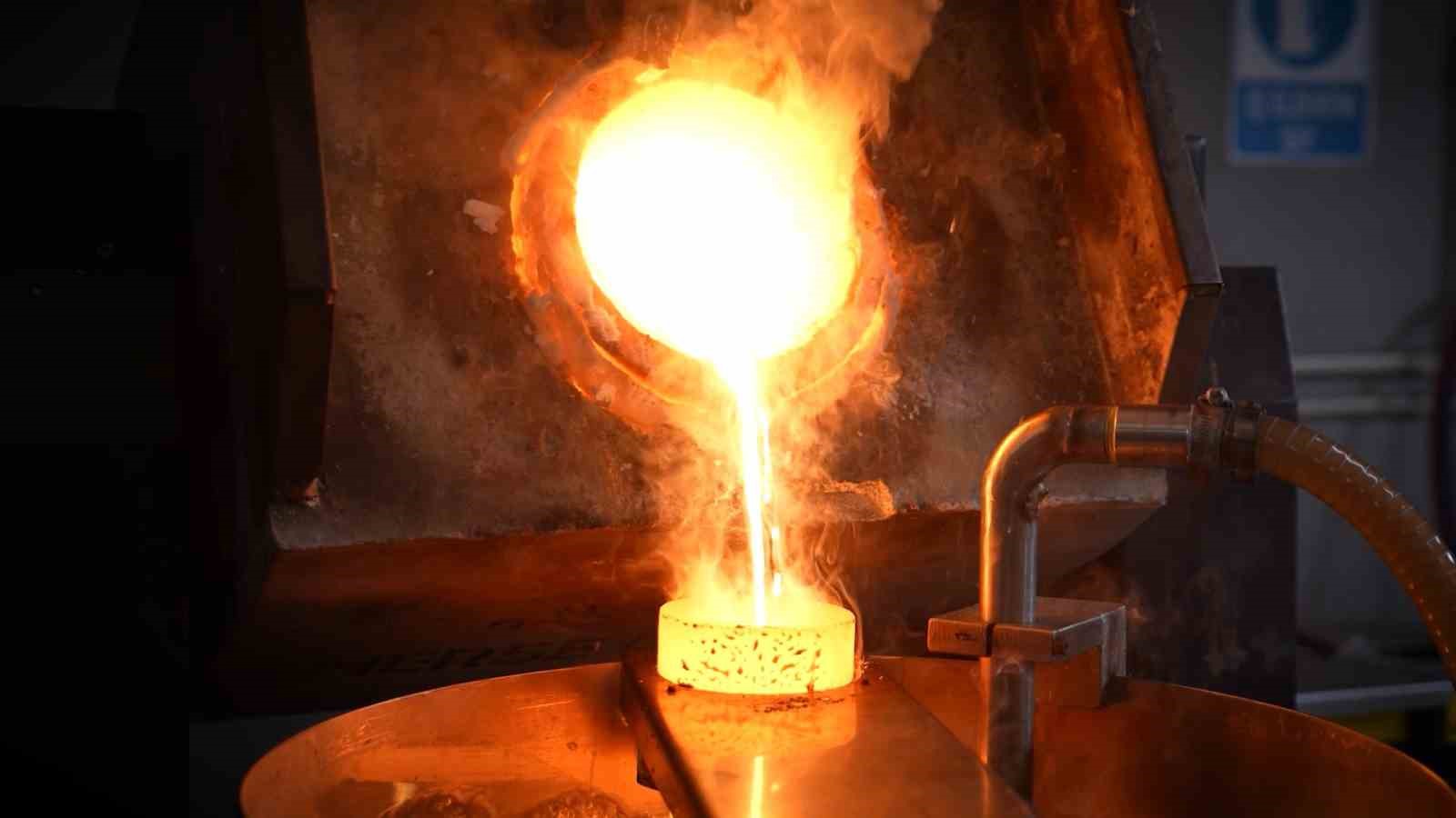 Talebe yetişmek için gece gündüz böyle altın üretiyorlar
