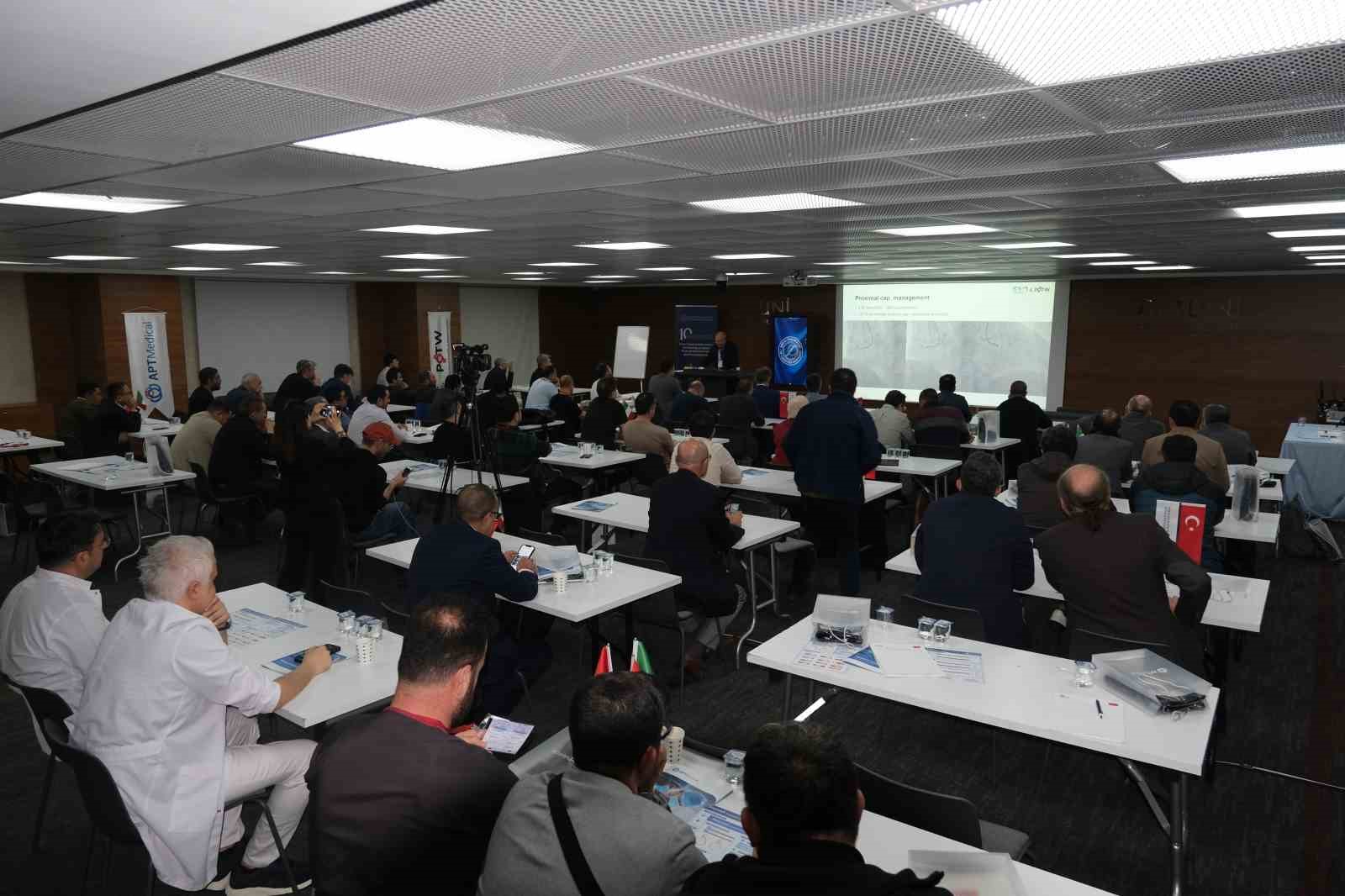 Tam tıkalı damarlar için yeni teknolojiler canlı vakalarla anlatıldı
