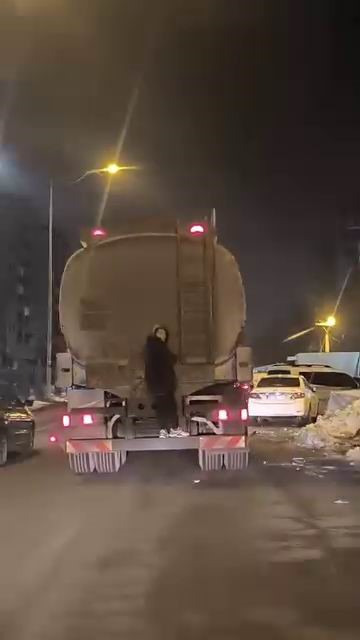 Tanker arkasında tehlikeli yolculuk
