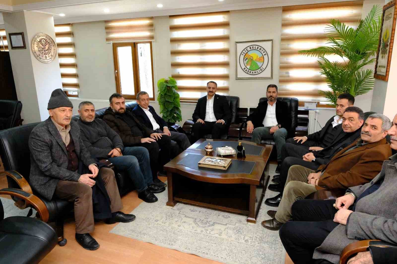 Tanoğlu, İliç’te esnafı ziyaret etti, iftarda buluştu
