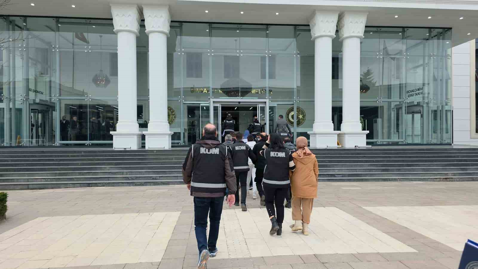 Tapu memurunun dikkati milyonluk vurgunu engelledi
Tapu memurunun dikkati milyonluk vurgunu engelledi