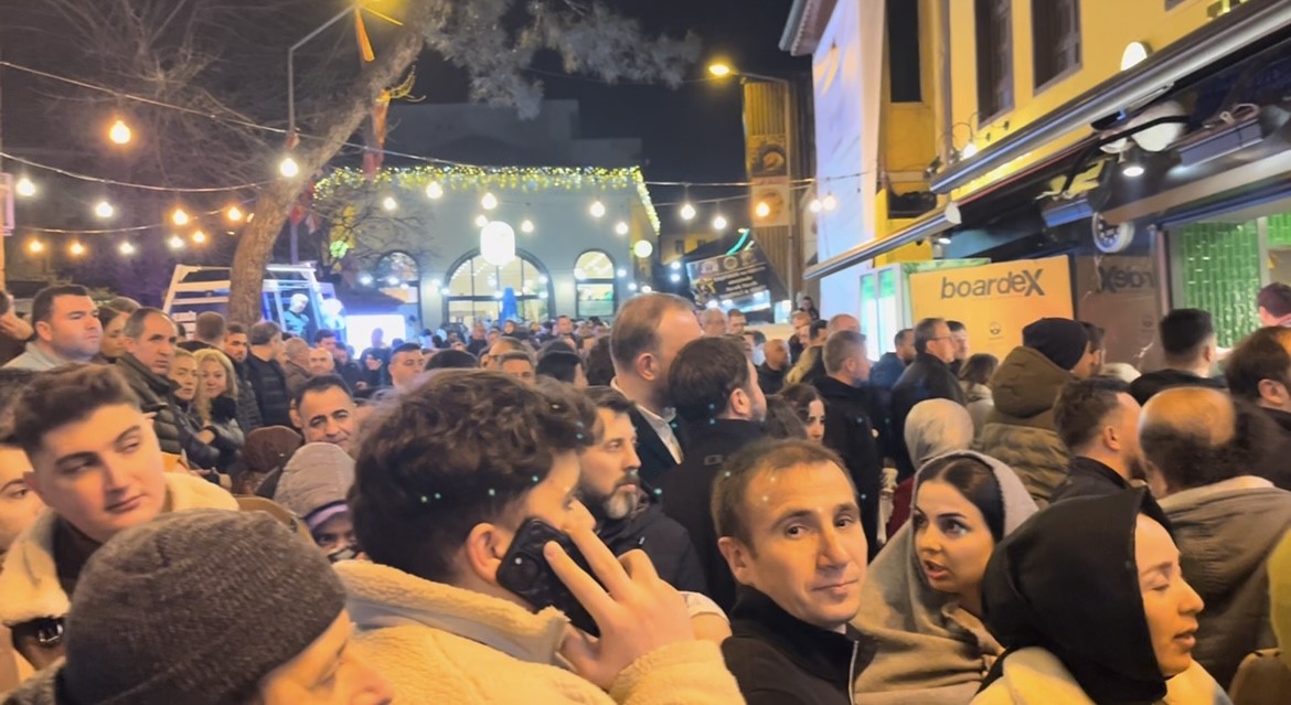 Tarihi Abdal Meydanı’nda binler sahur sofrasında buluştu: Varank’tan birlik mesajı
