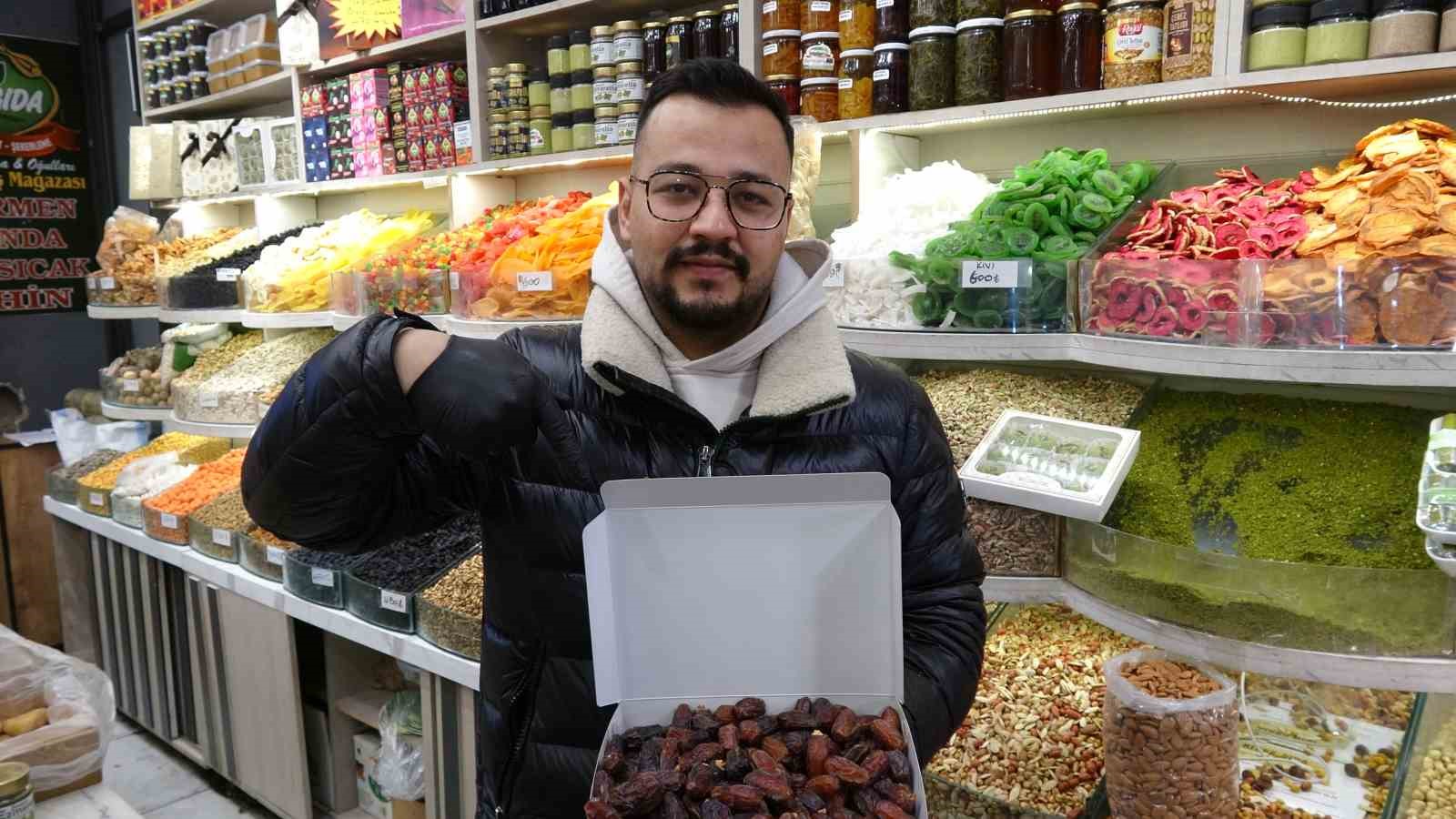 Tarihi Almacı Pazarı’nda Ramazan hazırlığı başladı
