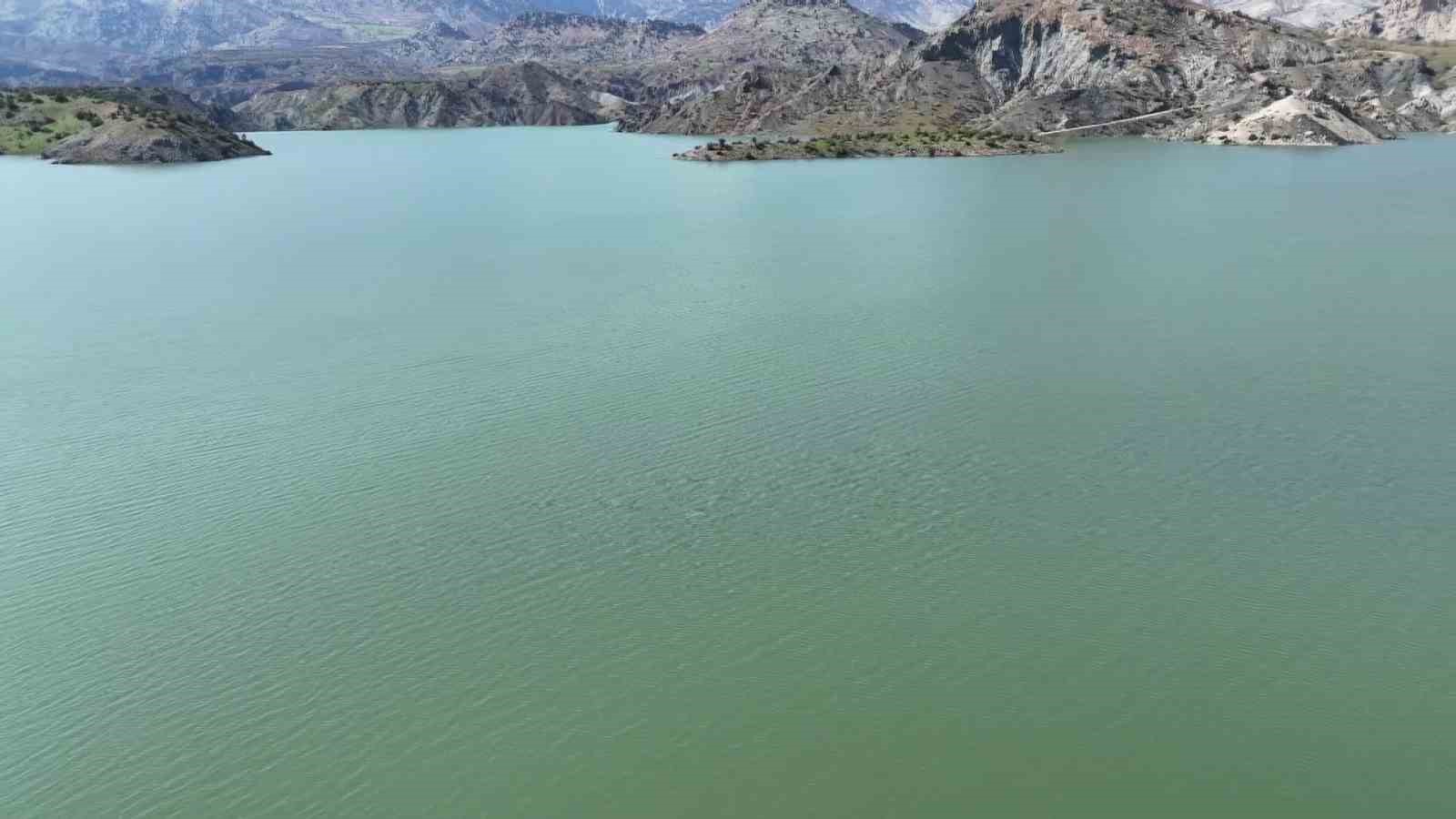 Tarihi Altınlı Köprü baraj sularında kayboldu
