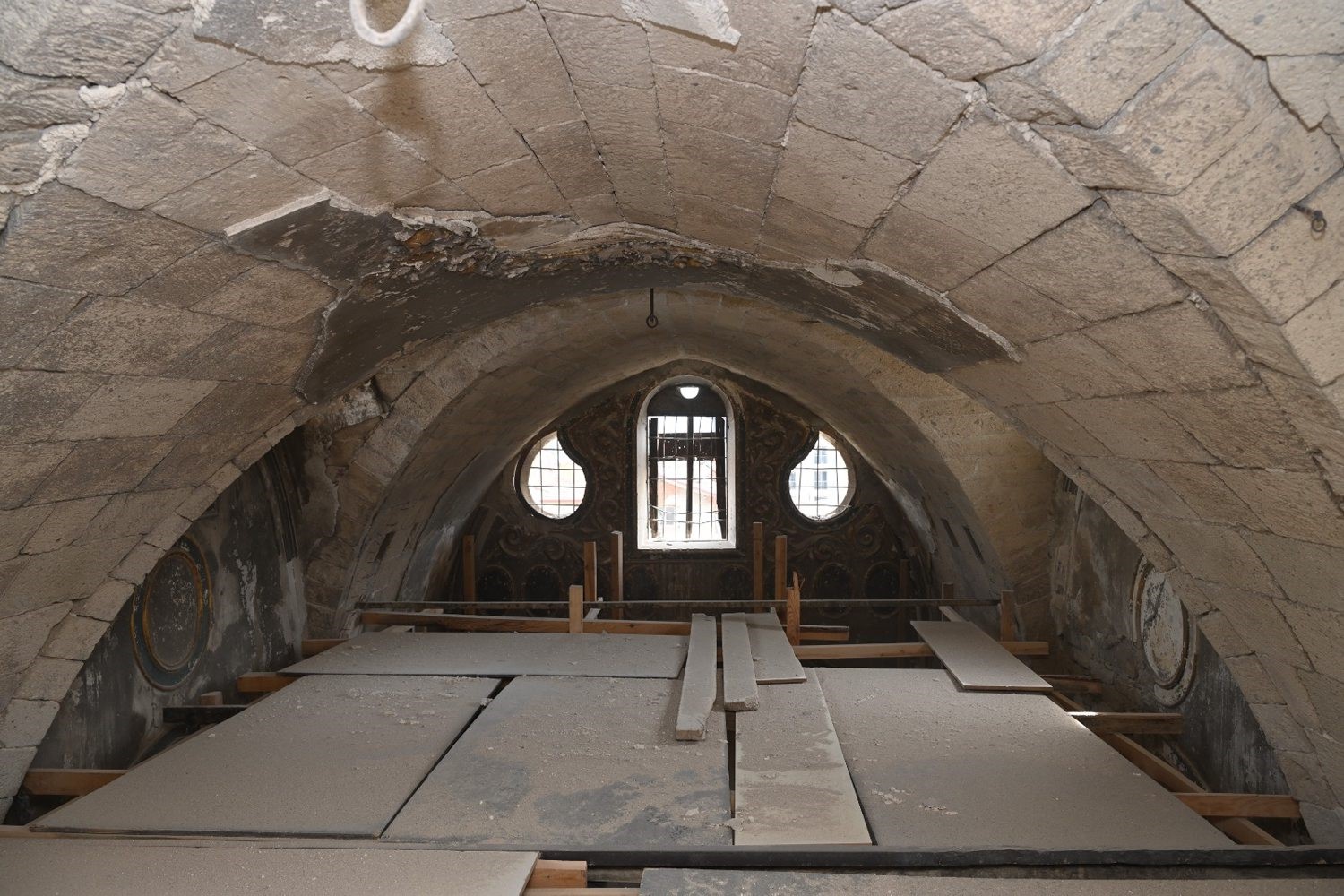 Tarihi Aya Yorgi Kilisesi kütüphane ve endemik bitkiler araştırma merkezine dönüşüyor
Tarihi Aya Yorgi Kilisesi kütüphane ve endemik bitkiler araştırma merkezine dönüşüyor