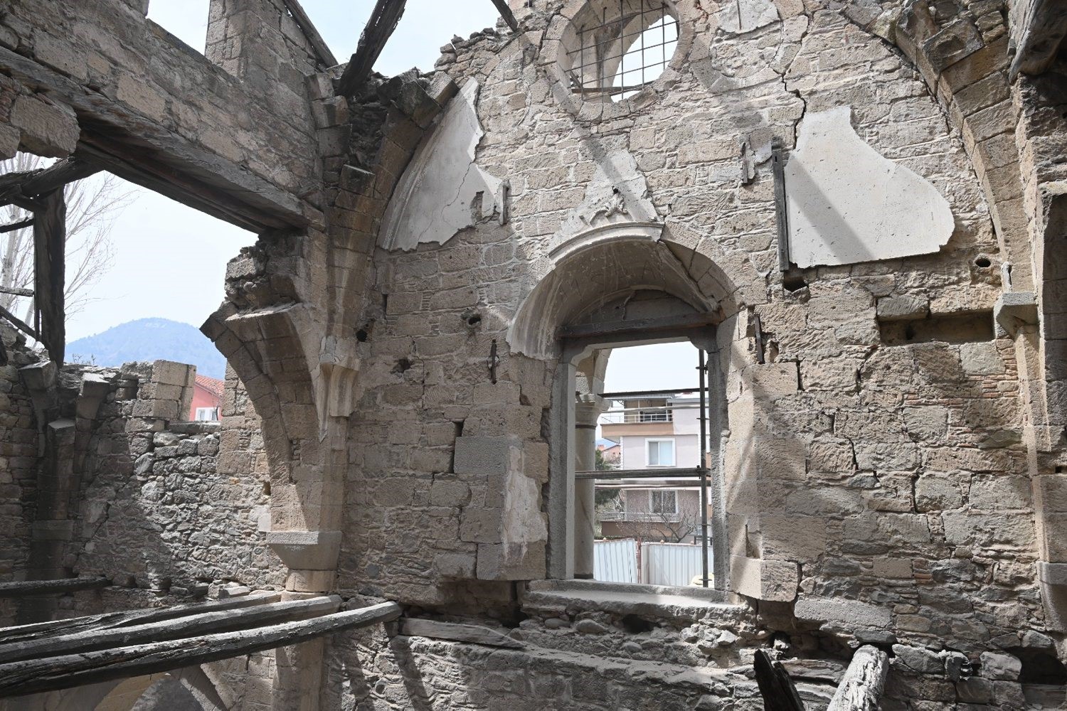 Tarihi Aya Yorgi Kilisesi kütüphane ve endemik bitkiler araştırma merkezine dönüşüyor
Tarihi Aya Yorgi Kilisesi kütüphane ve endemik bitkiler araştırma merkezine dönüşüyor