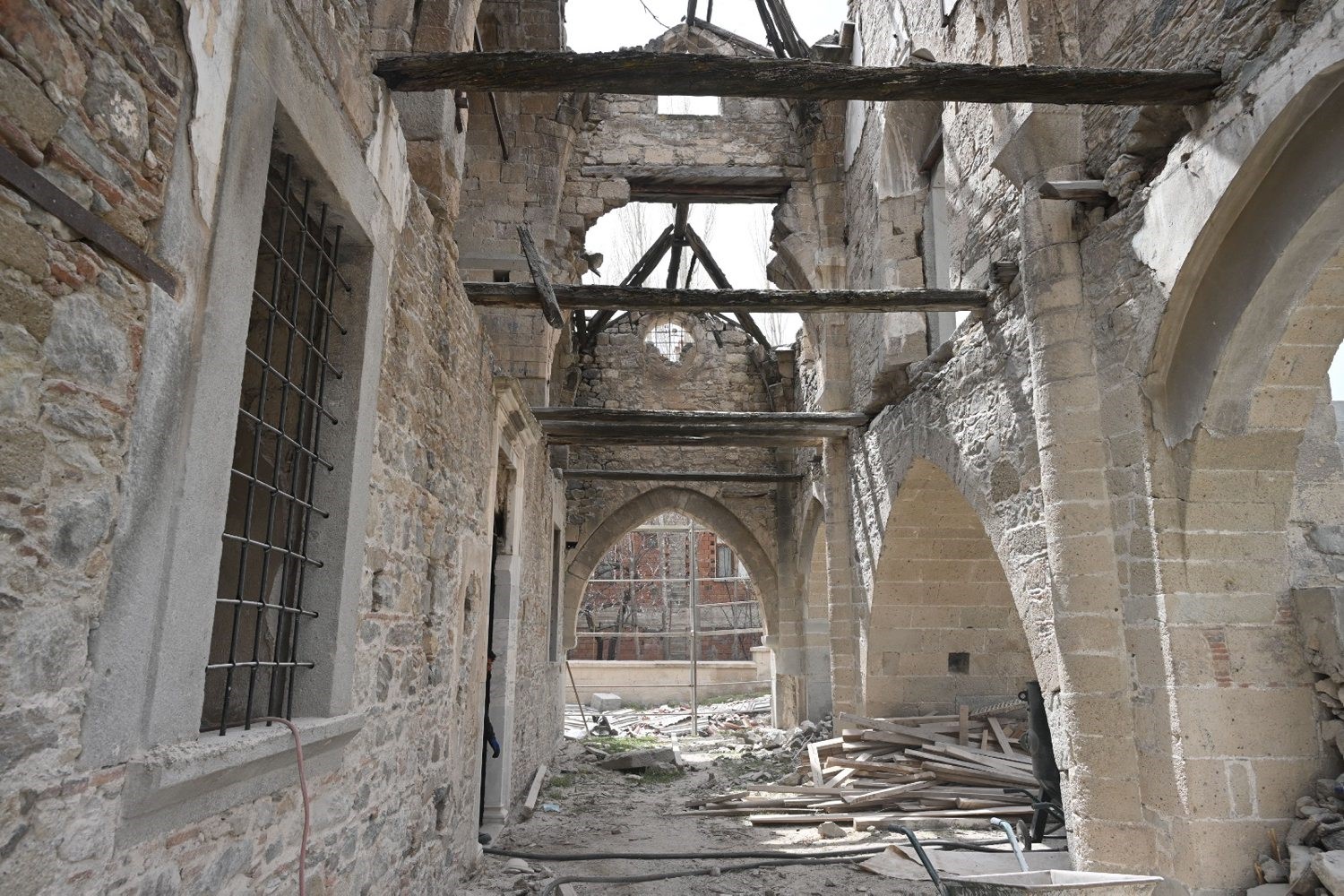 Tarihi Aya Yorgi Kilisesi kütüphane ve endemik bitkiler araştırma merkezine dönüşüyor
Tarihi Aya Yorgi Kilisesi kütüphane ve endemik bitkiler araştırma merkezine dönüşüyor