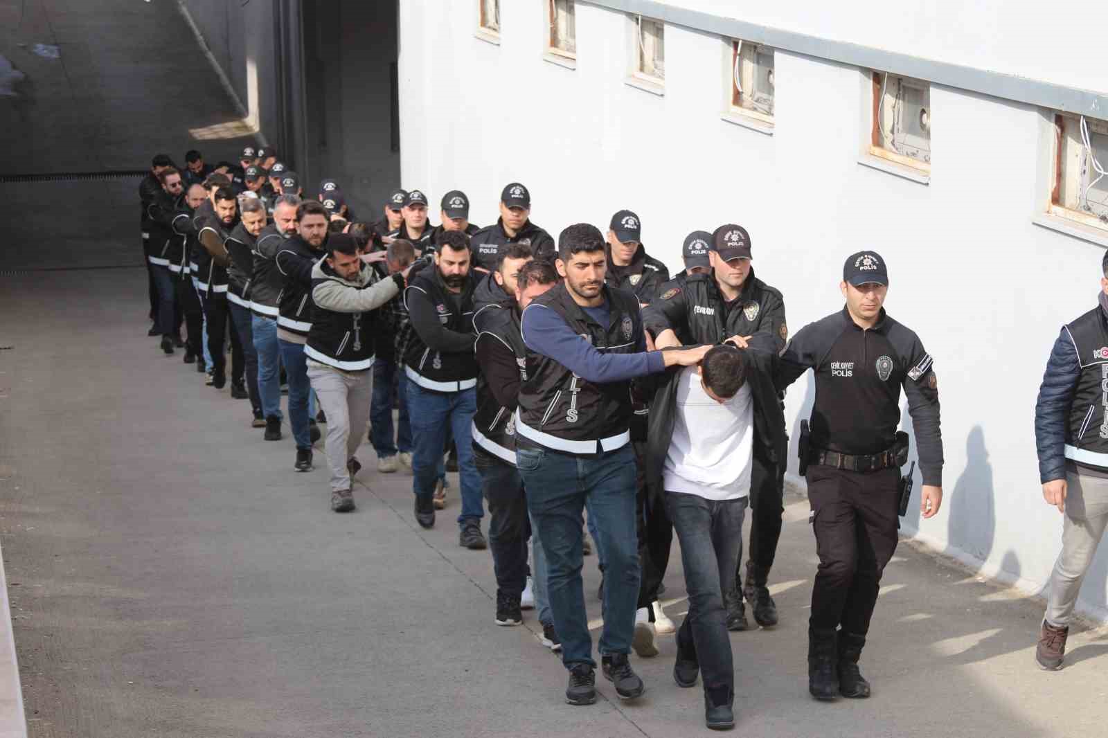 Tarihi baskın: Atık tesisi değil sigara fabrikası, 170 milyon TL’lik ürün ele geçirildi
