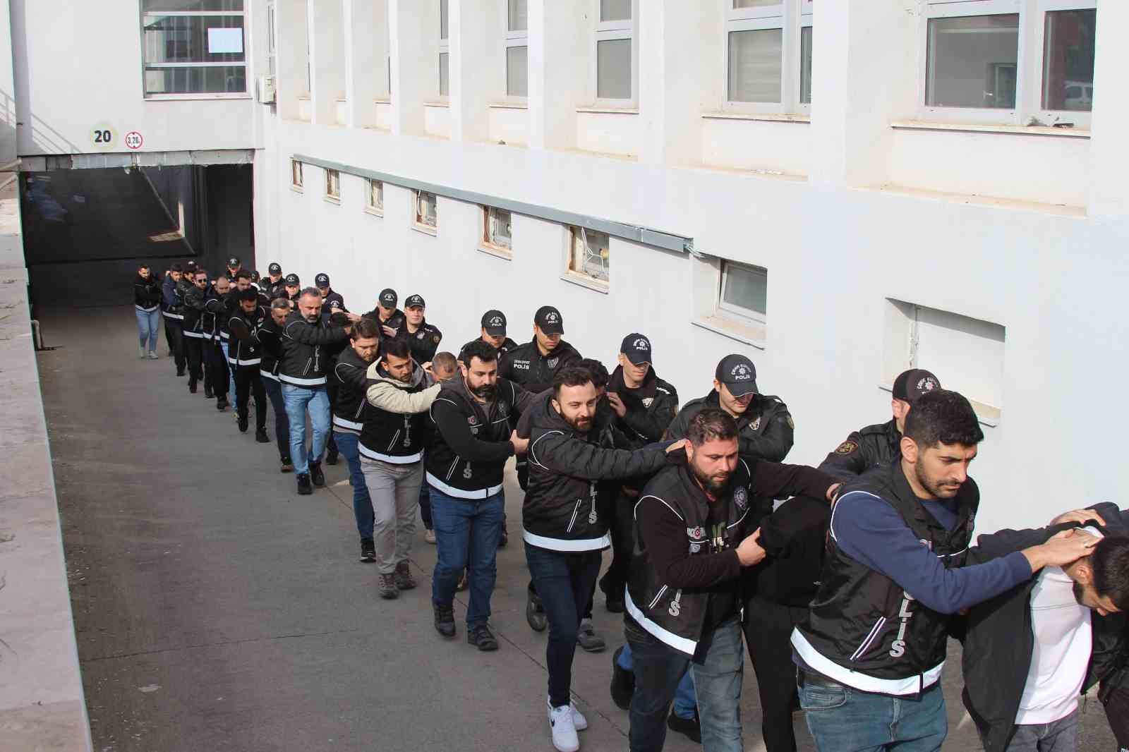 Tarihi baskın: Atık tesisi değil sigara fabrikası, 170 milyon TL’lik ürün ele geçirildi
