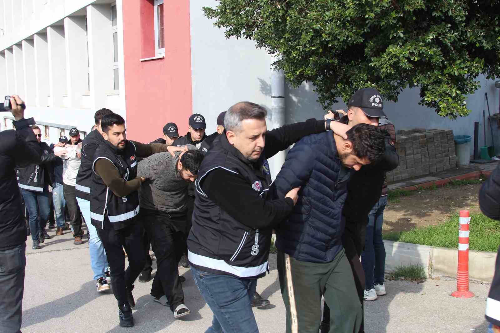 Tarihi baskın: Atık tesisi değil sigara fabrikası, 170 milyon TL’lik ürün ele geçirildi
