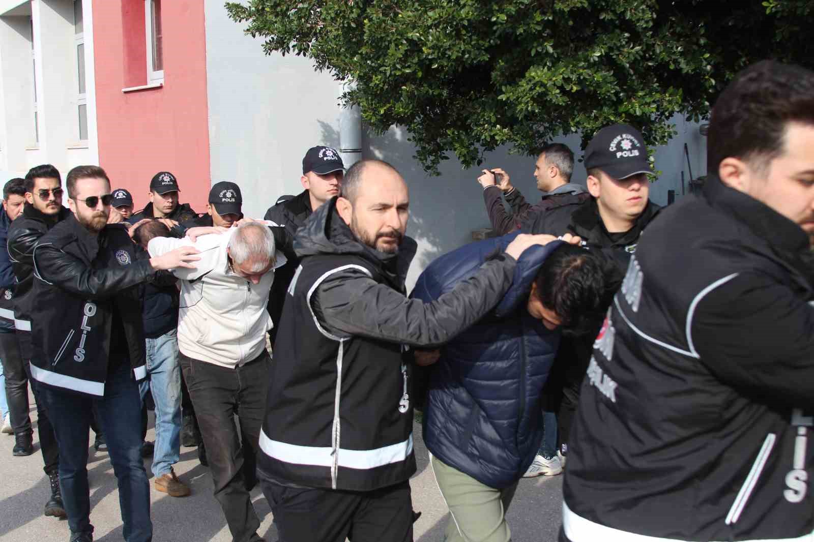 Tarihi baskın: Atık tesisi değil sigara fabrikası, 170 milyon TL’lik ürün ele geçirildi
