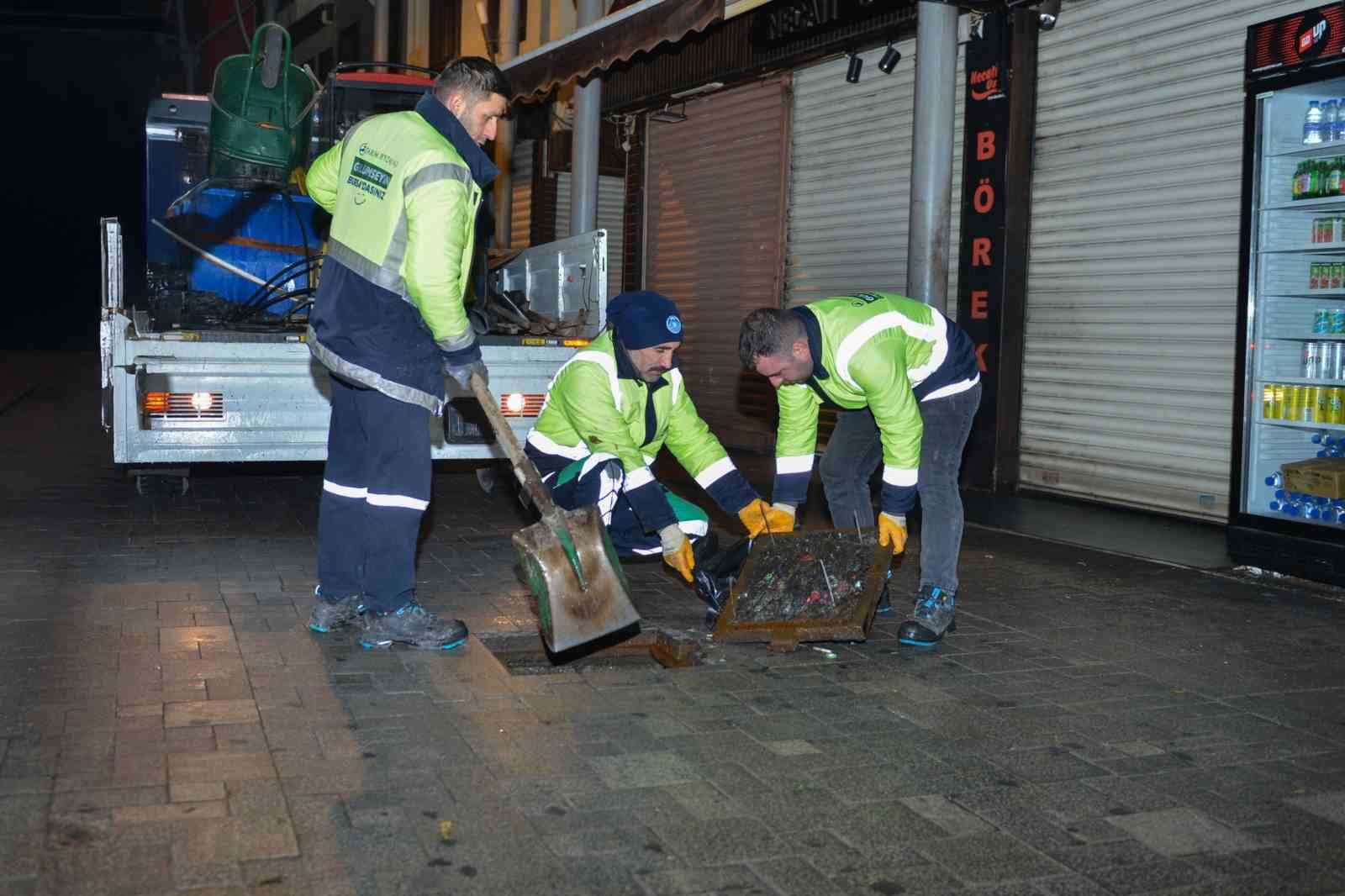 Tarihi Çarşı ve Hanlar Bölgesinde gece mesaisi

