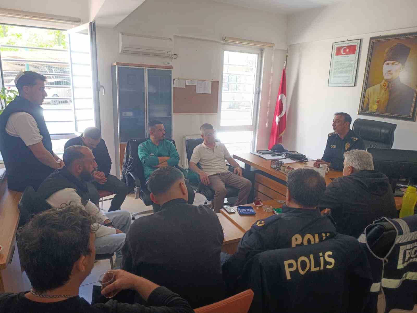 Tarihi derbi öncesi birlik, beraberlik ve güvenlik adına iki camia bir araya geldi
