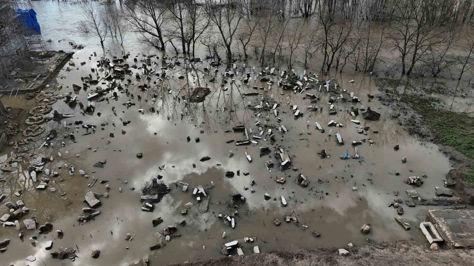Tarihi Evliya Kasım Paşa Camii’ni taşkın suları vurdu

