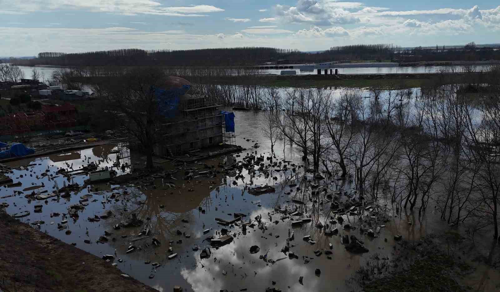 Tarihi Evliya Kasım Paşa Camii’ni taşkın suları vurdu
