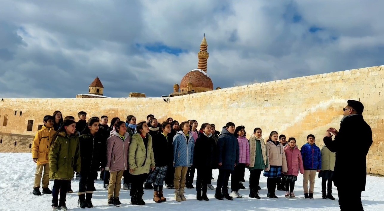 Tarihi İshak Paşa Sarayı ve Ağrı Dağı eteklerinde Ramazan ilahileri yankılandı
