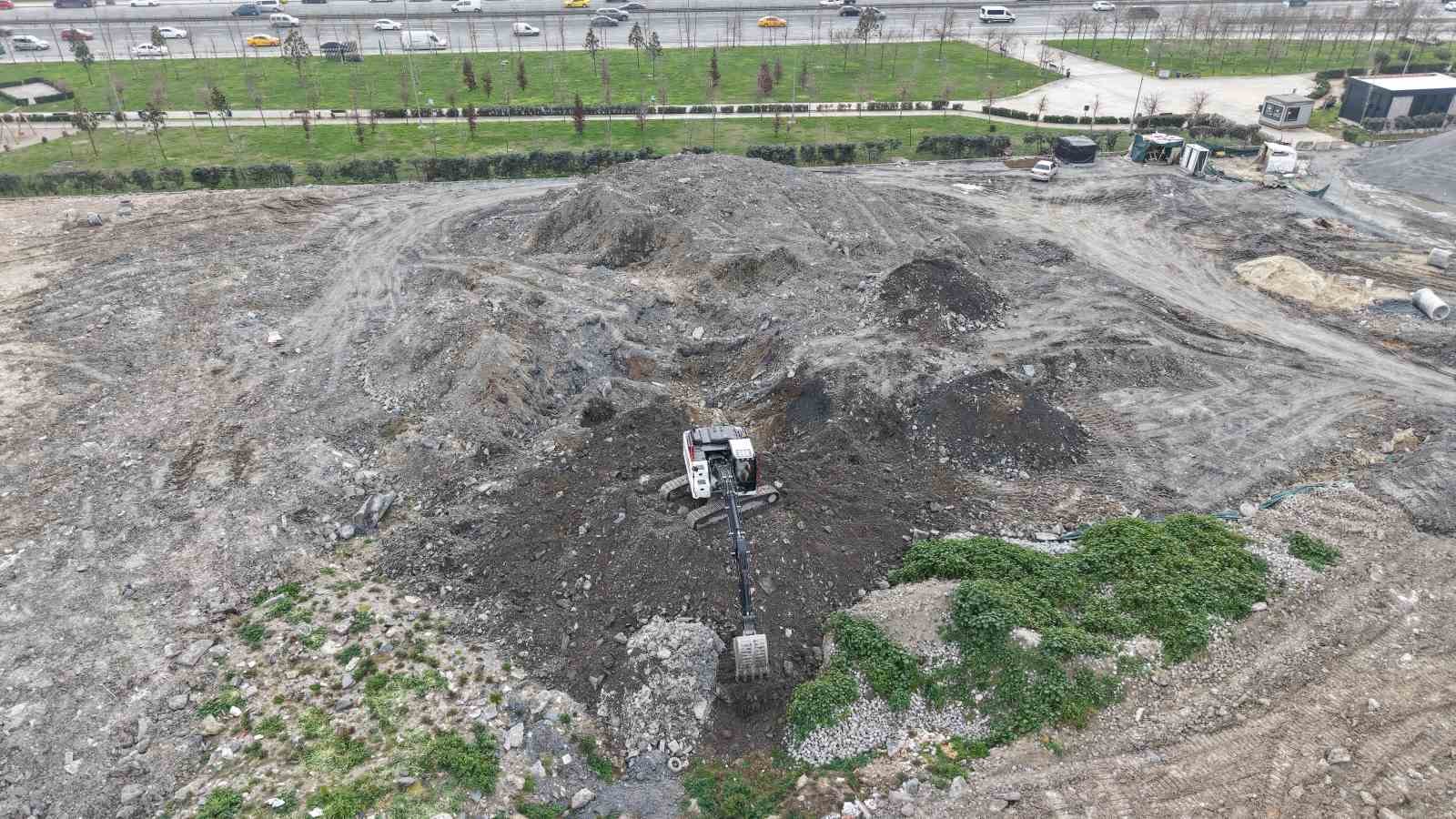 Tarihi Kazlıçeşme Meydanı’nda moloz utancı sona eriyor

