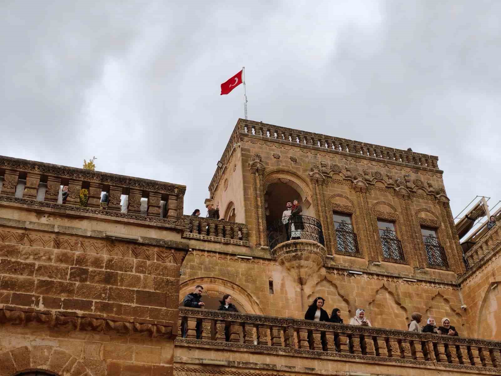 Tarihi kent Mardin bayram tatilinde ziyaretçi akınına uğradı
