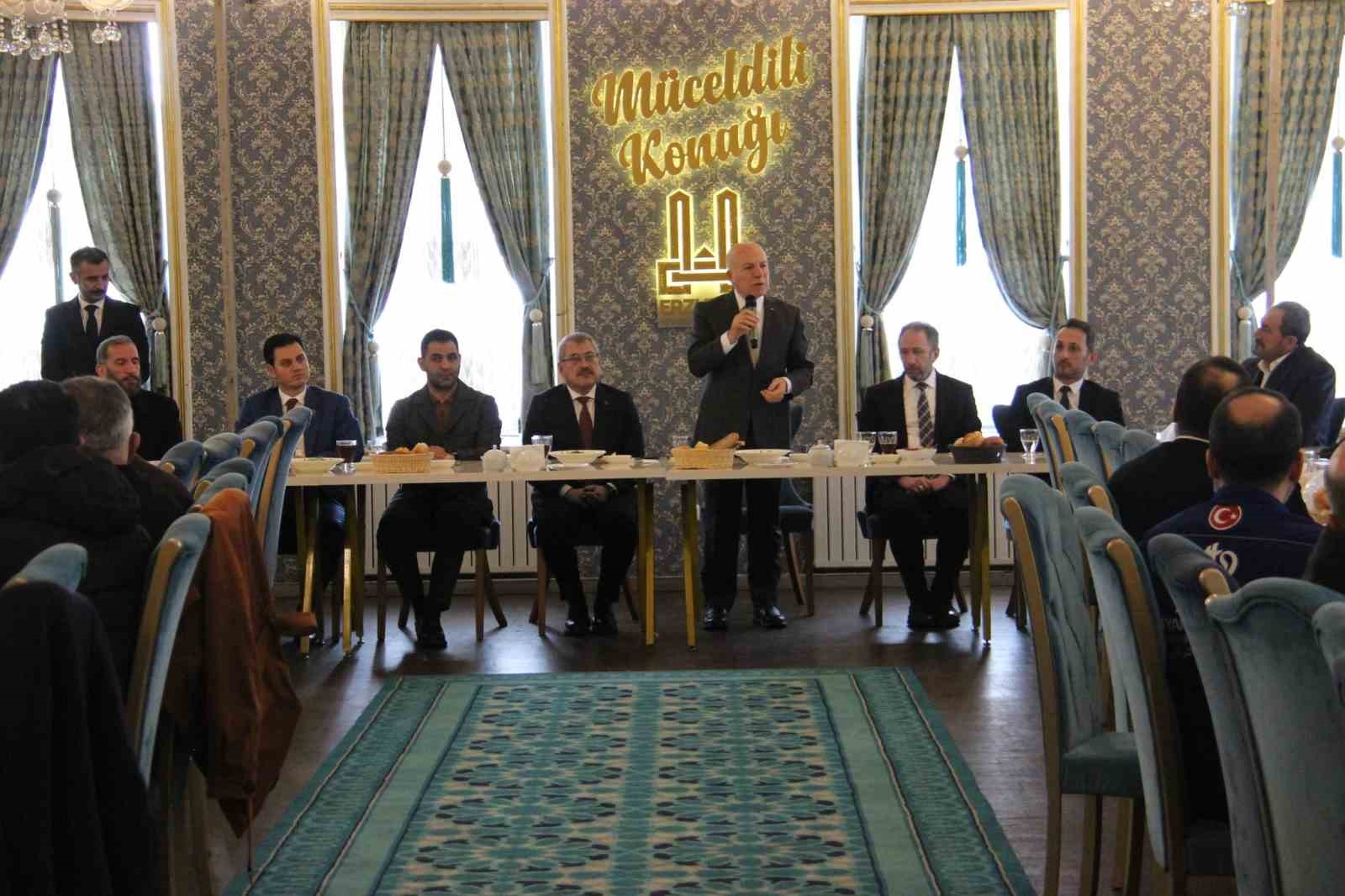 Tarihi konakta Ramazan öncesi "Zekat" buluşması
Tarihi konakta Ramazan öncesi "Zekat" buluşması