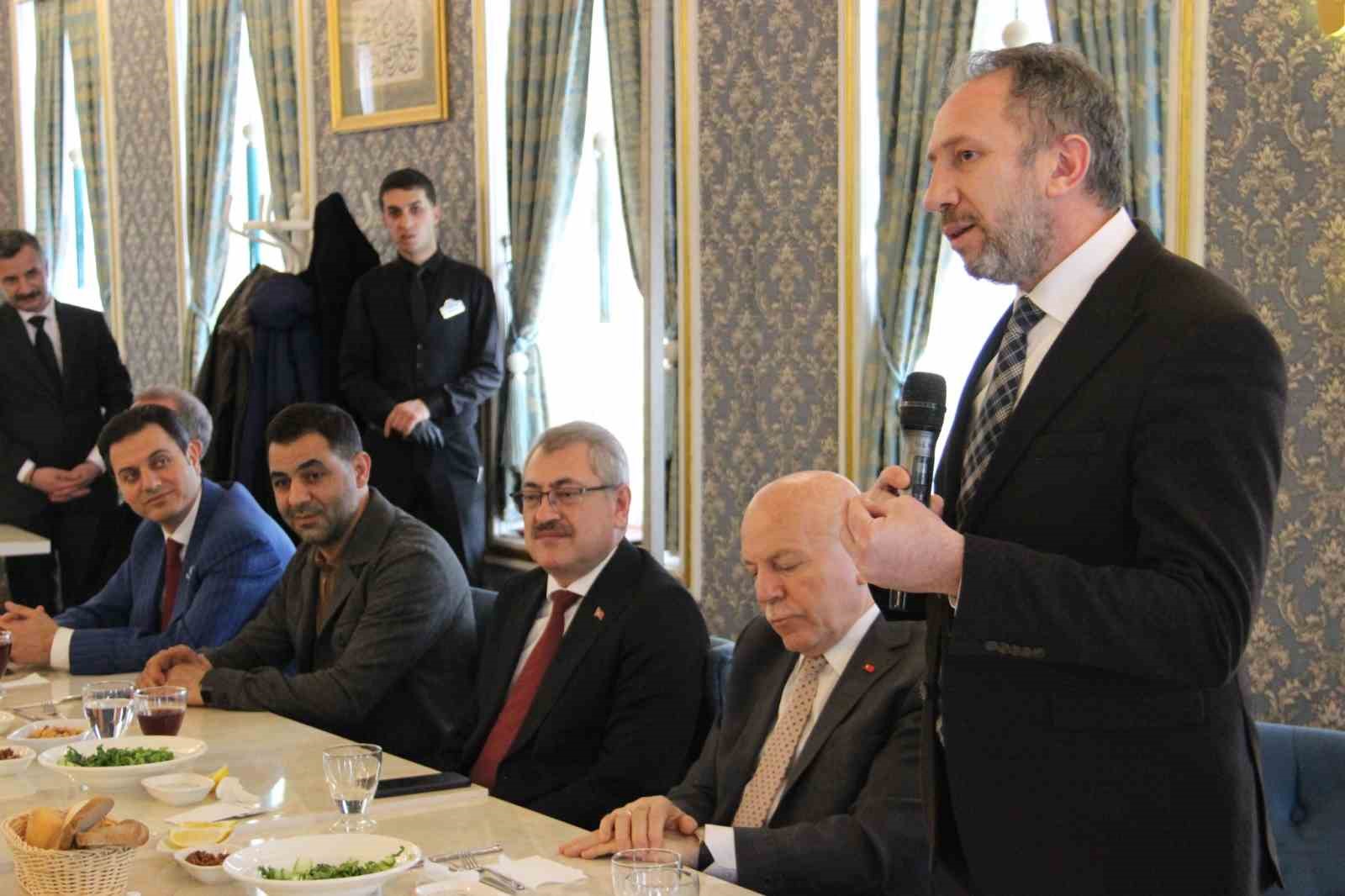 Tarihi konakta Ramazan öncesi "Zekat" buluşması
Tarihi konakta Ramazan öncesi "Zekat" buluşması