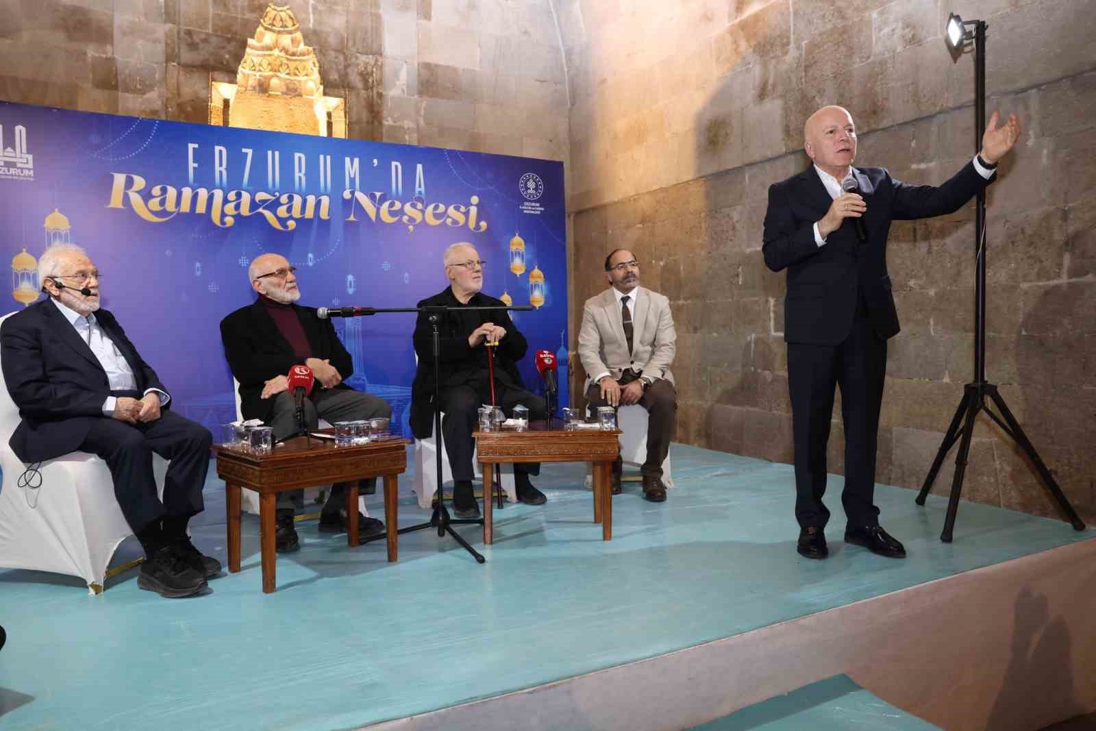 Tarihi mekanda "Medreseden Üniversiteye Erzurum’da İlim"  konuşuldu
