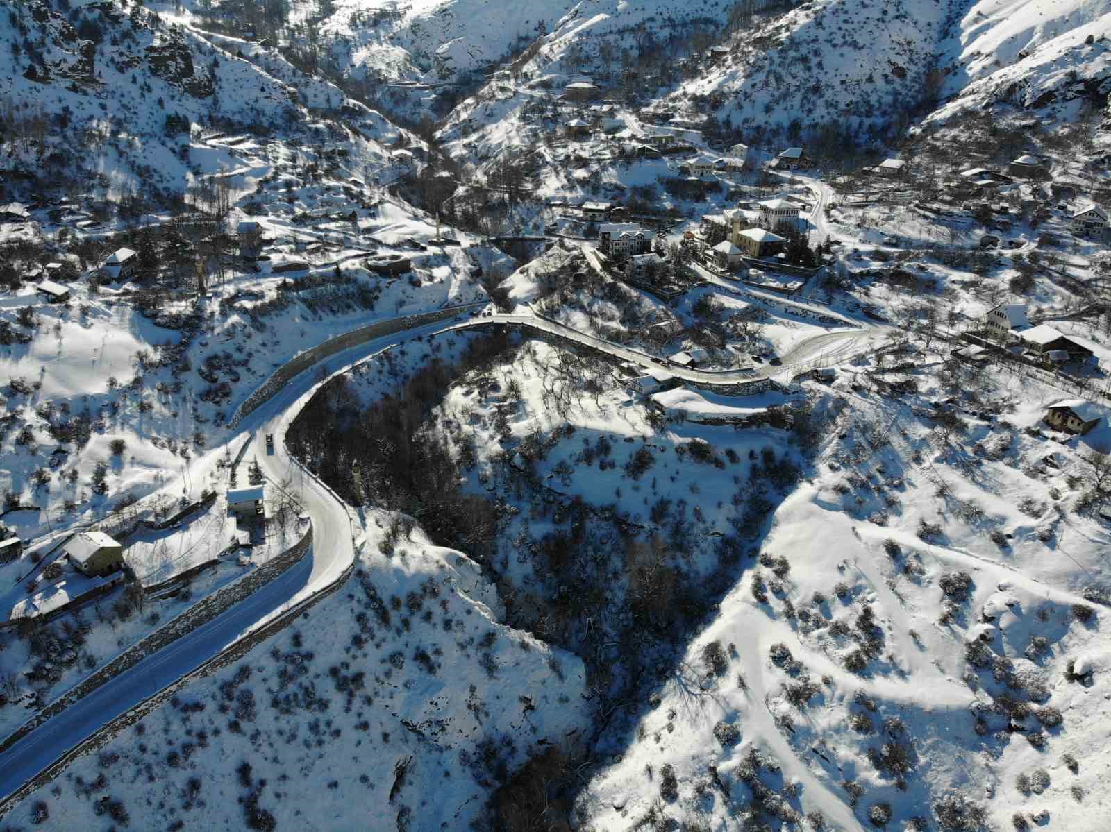 Tarihi Süleymaniye Mahallesinden kar manzaraları
