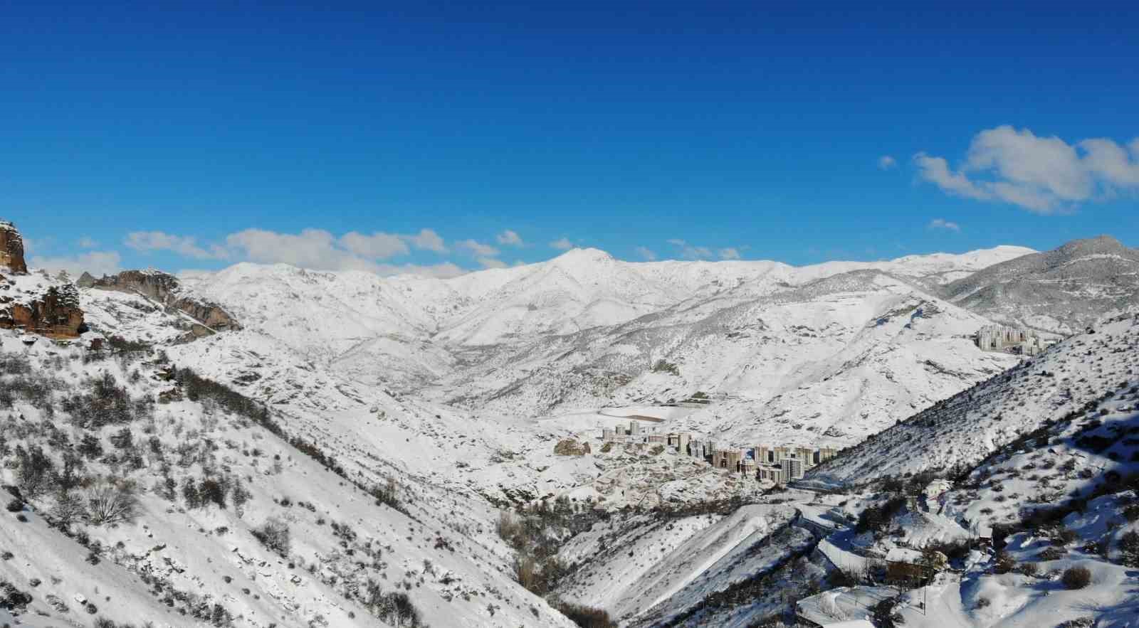 Tarihi Süleymaniye Mahallesinden kar manzaraları

