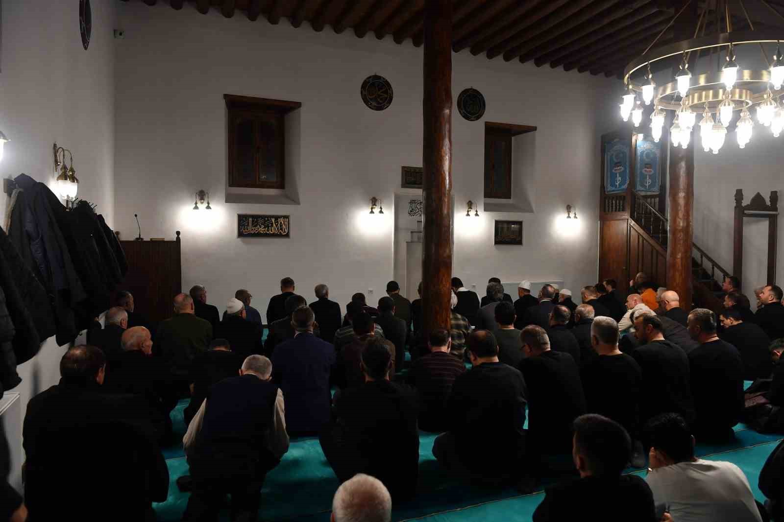 Tarihi Tasmakıran Camii’nde restorasyon sonrası ilk teravih heyecanı
