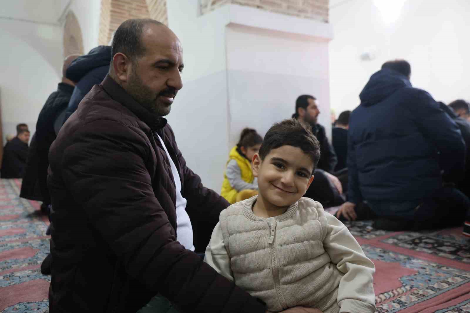 Tarihi Ulu Cami’de Ramazan ayının ilk Cuma namazı eda edildi
