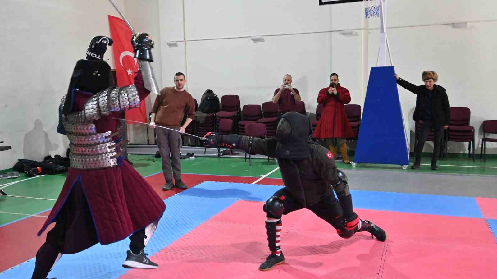 Tarihin izinde kılıçlar çarpıştı
