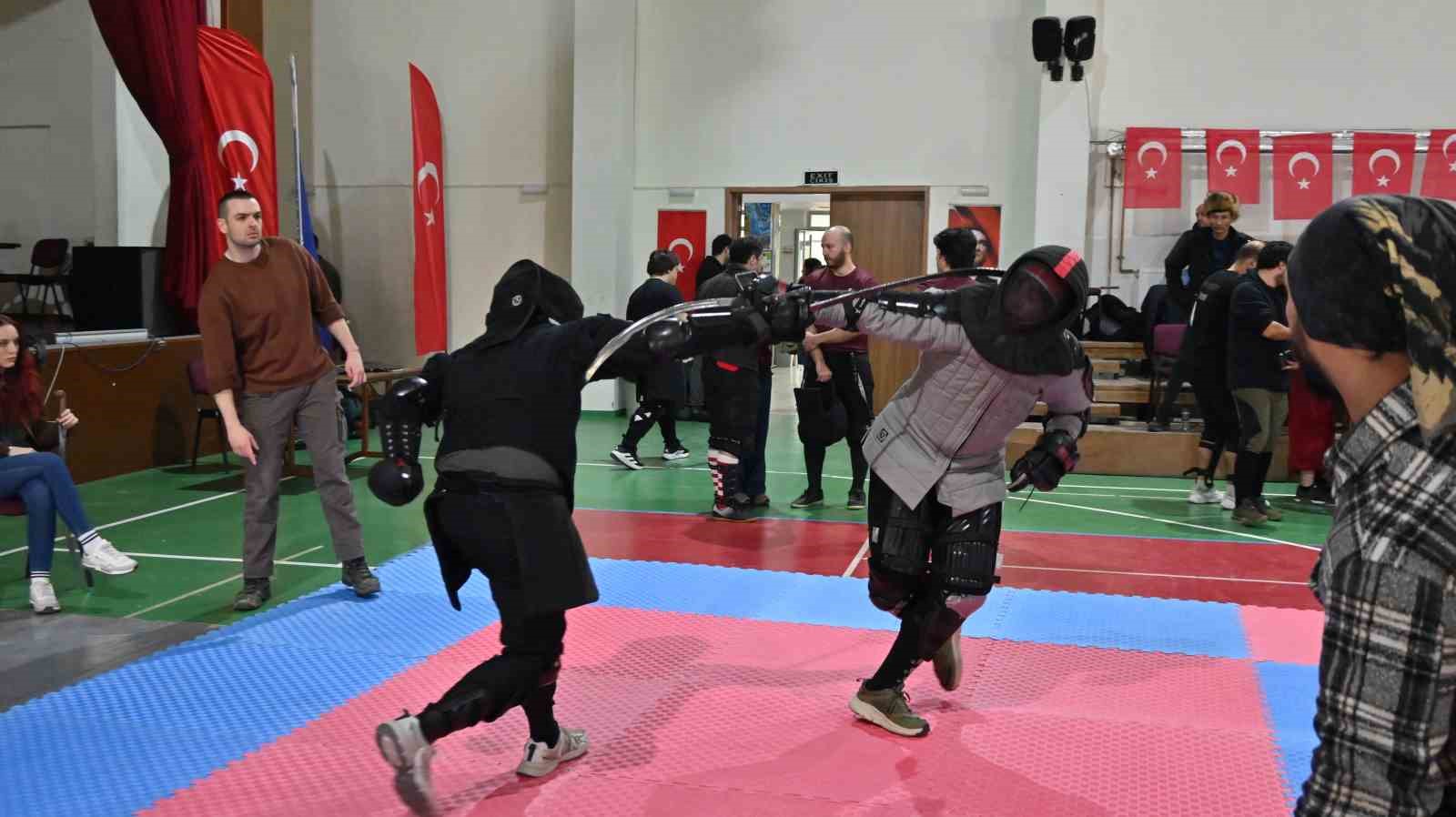 Tarihin izinde kılıçlar çarpıştı
