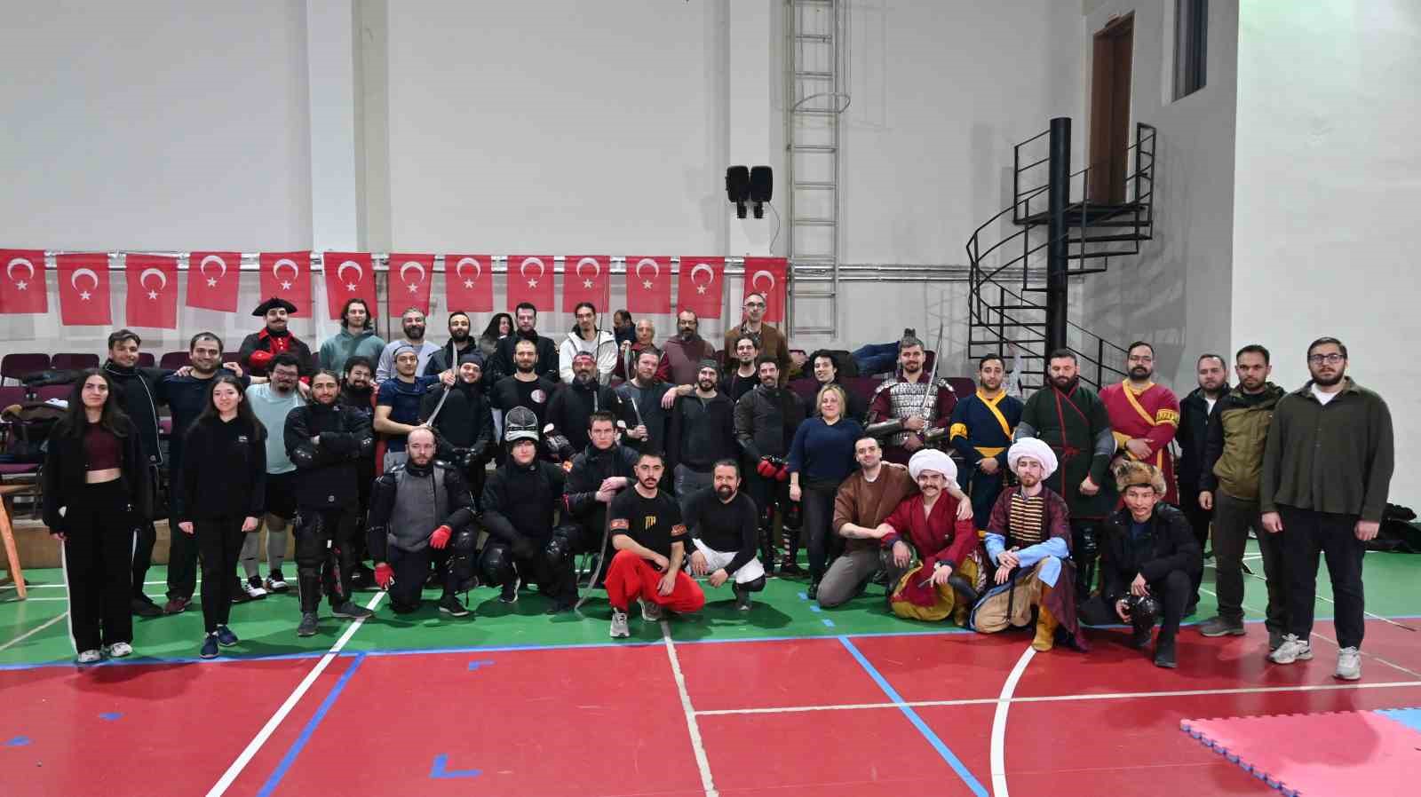 Tarihin izinde kılıçlar çarpıştı
