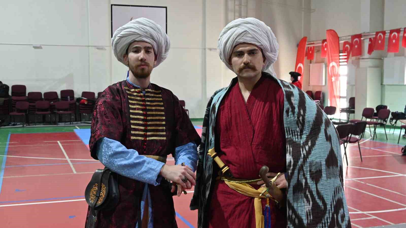 Tarihin izinde kılıçlar çarpıştı
