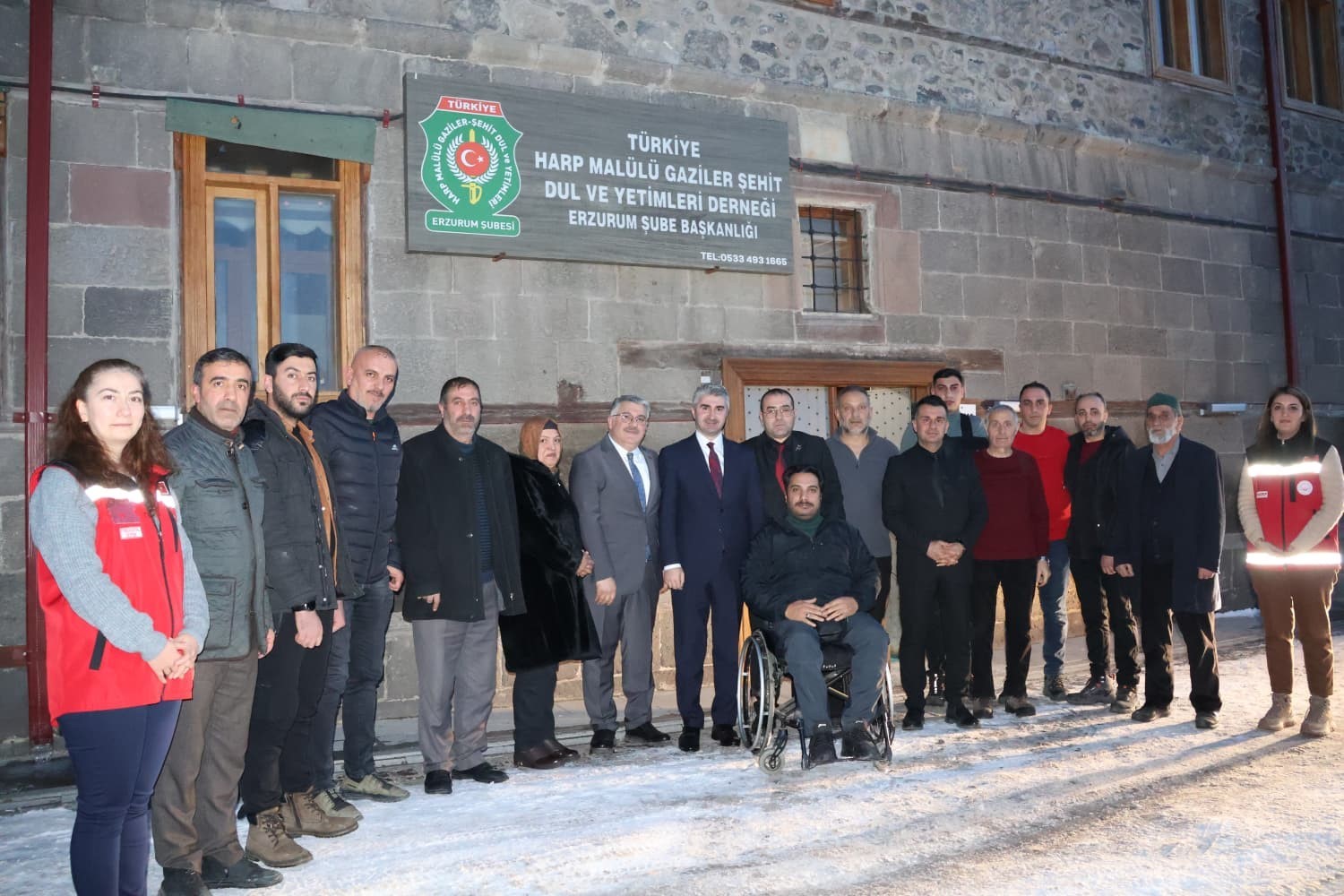 Tarıkdaroğlu  şehit yakınları ve gazilerle bir araya geldi
