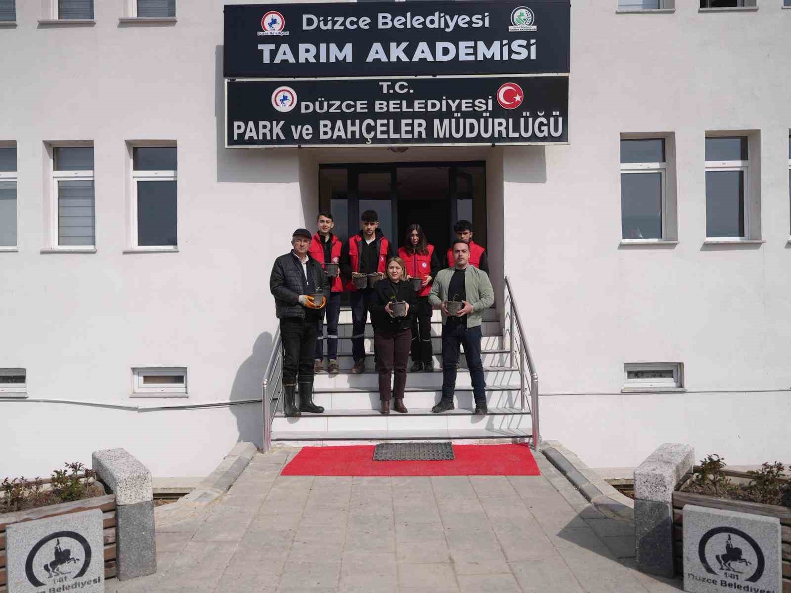 Tarım Akademisi’nden tarımsal kalkınmaya destek: Öğrenciler öğrendiklerini sahada uyguluyor
Tarım Akademisi’nden tarımsal kalkınmaya destek: Öğrenciler öğrendiklerini sahada uyguluyor