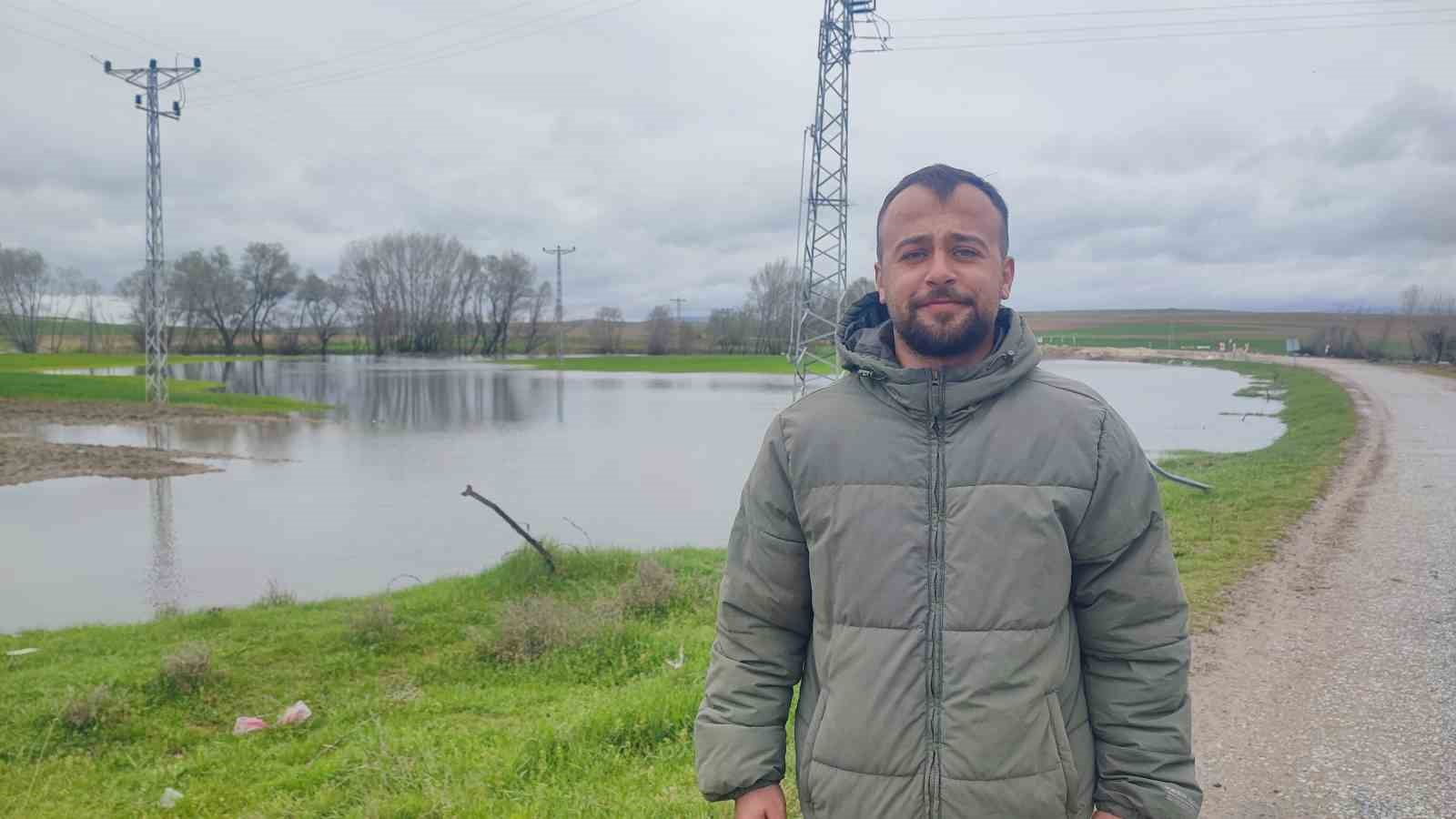 Tarım arazilerini sular altında bırakan Kanak Çayı dronla görüntülendi
