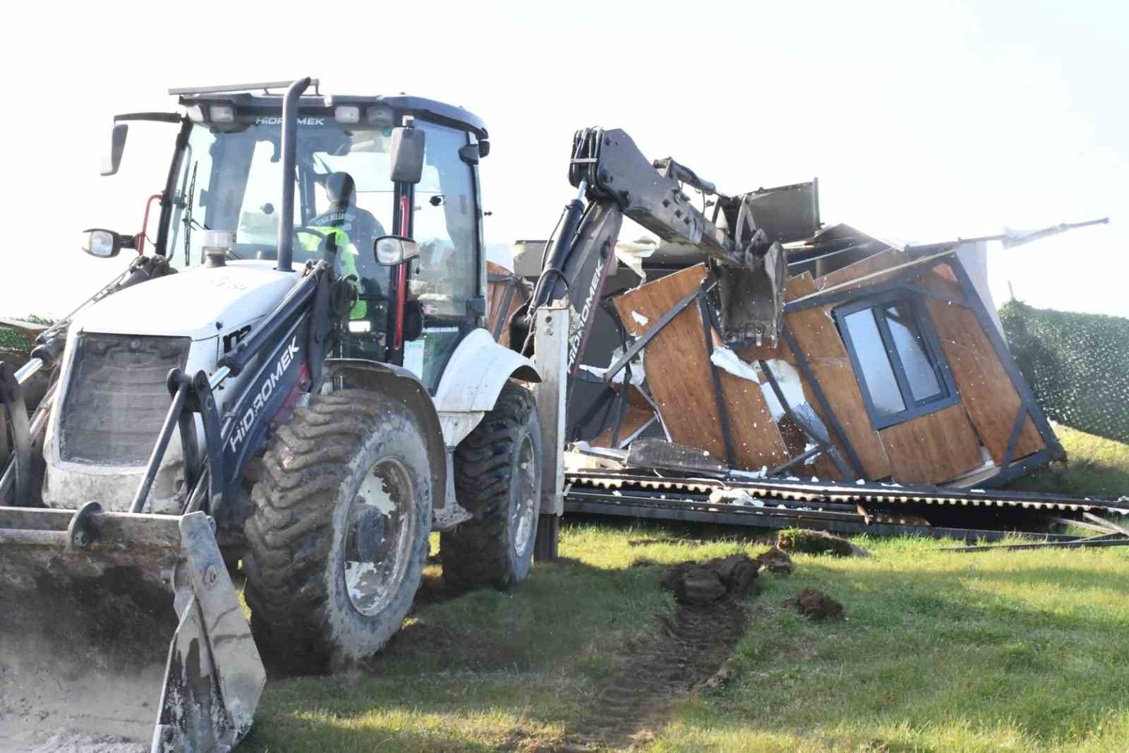 tarım arazisindeki tiny house’lar bir bir yıkıldı
