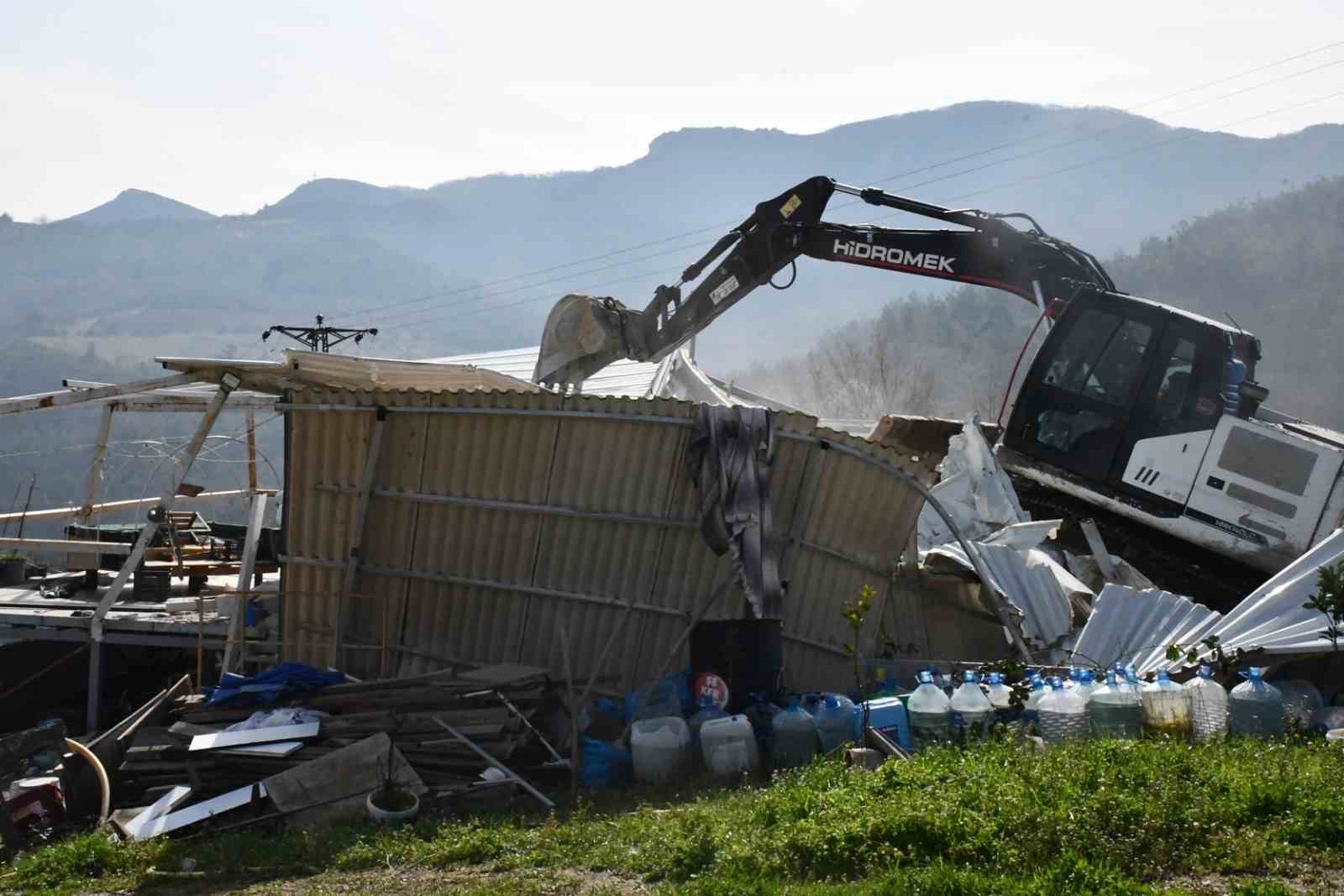 tarım arazisindeki tiny house’lar bir bir yıkıldı
