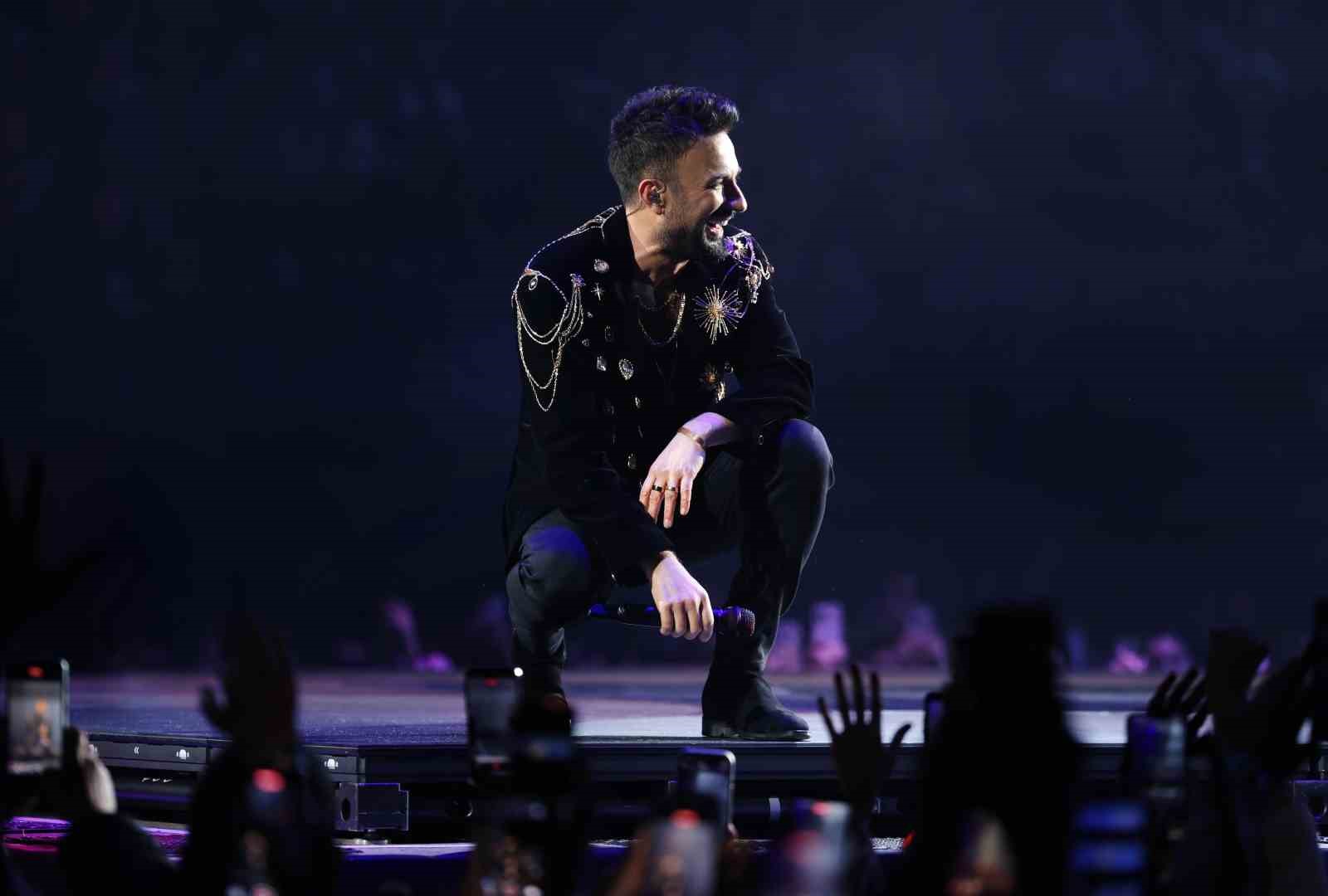 Tarkan’ı 9 gündür süren konser serisinde yaklaşık 50 bin kişi dinledi
