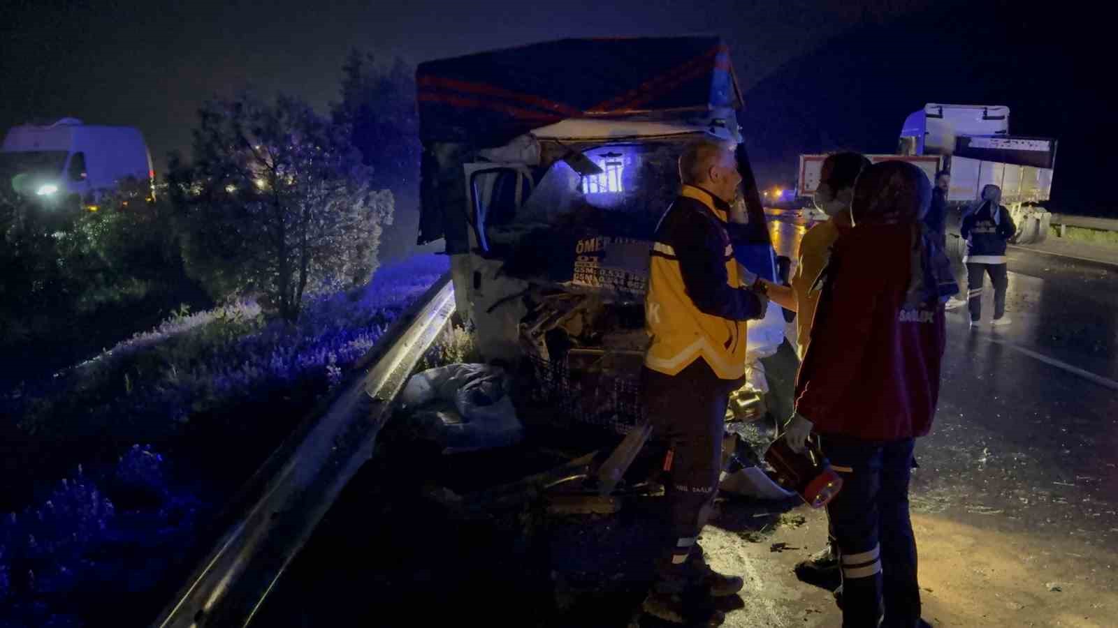 Tarsus-Adana-Gaziantep Otoyolu’nda kamyonet tırla çarpıştı: 1 ölü, 1 yaralı
