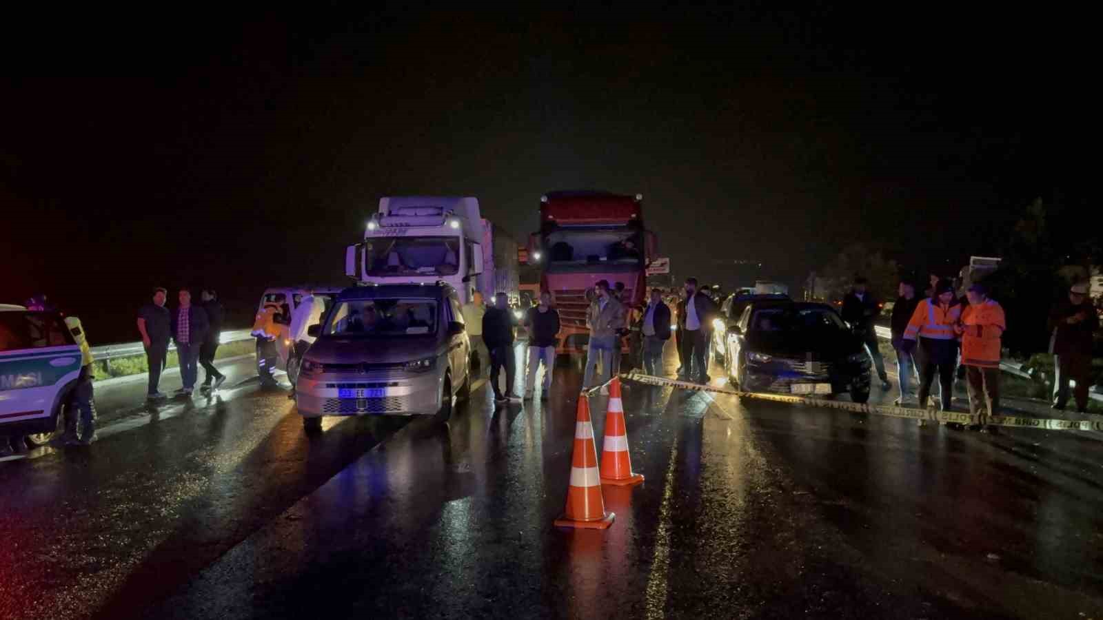 Tarsus-Adana-Gaziantep Otoyolu’nda kamyonet tırla çarpıştı: 1 ölü, 1 yaralı
