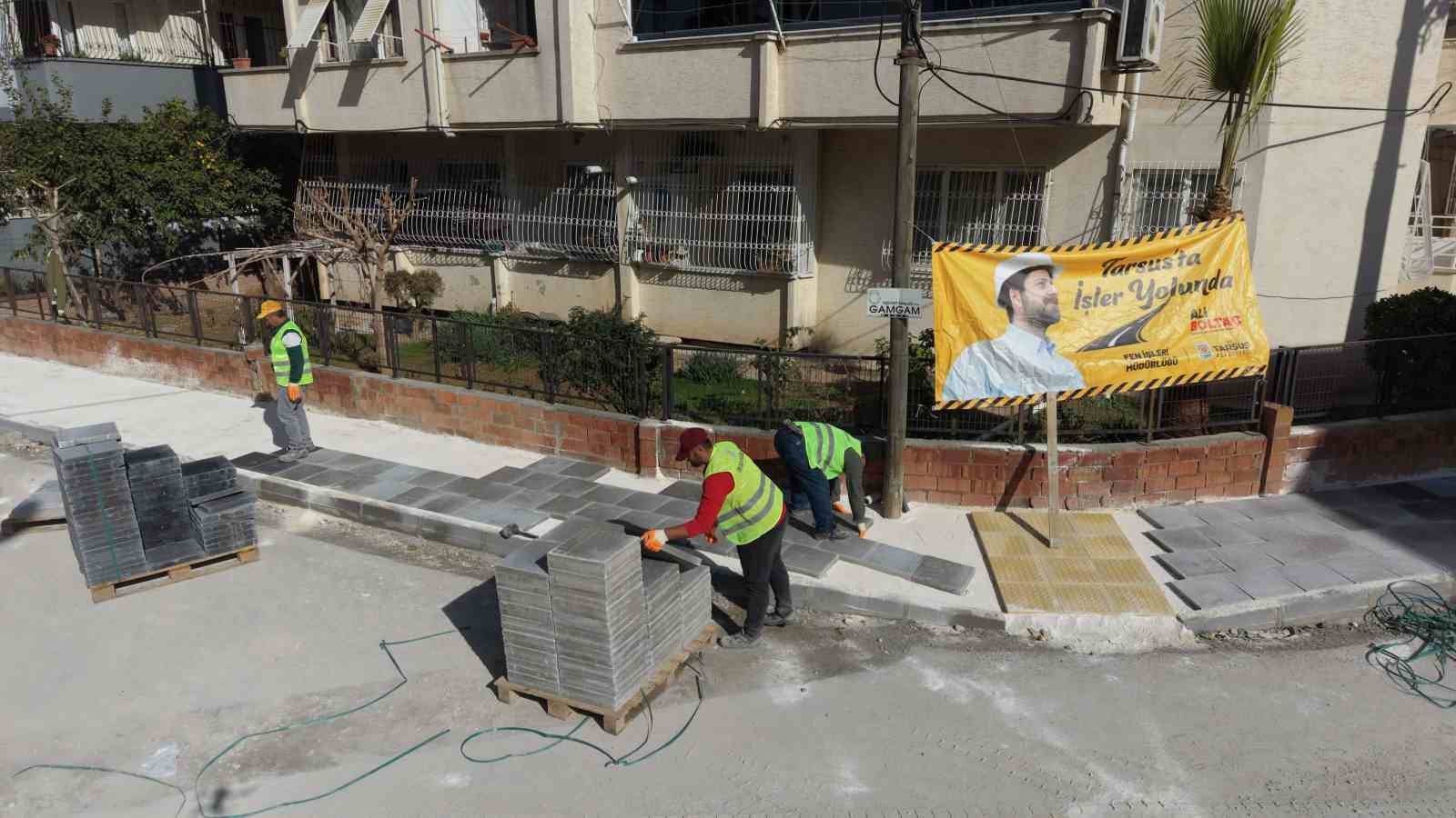 Tarsus Belediyesi kent genelinde kaldırımları yeniliyor
