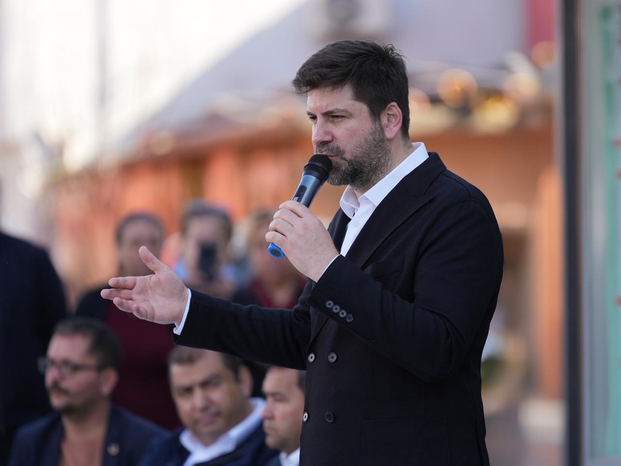 Tarsus Belediyesi sel ve fırtına sonrası zarar tespiti için sahada
