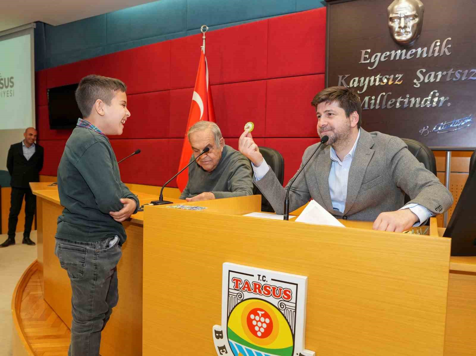 Tarsuslu minikler yerel yönetimleri yerinde öğrendi
