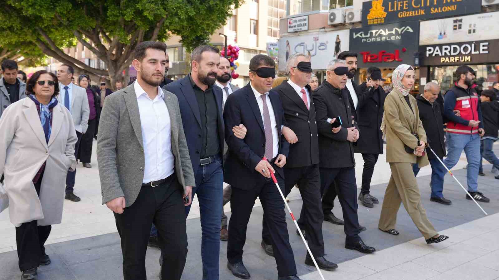 Tarsus’ta Beyaz Baston Haftası’nda farkındalık yürüyüşü
