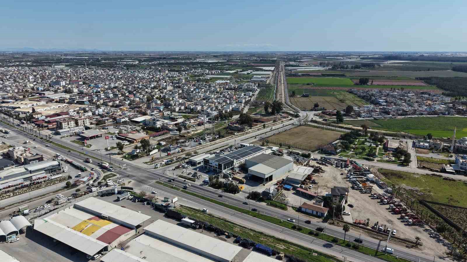 Tarsus’ta çiftçileri sevindiren yol çalışması
Tarsus’ta çiftçileri sevindiren yol çalışması