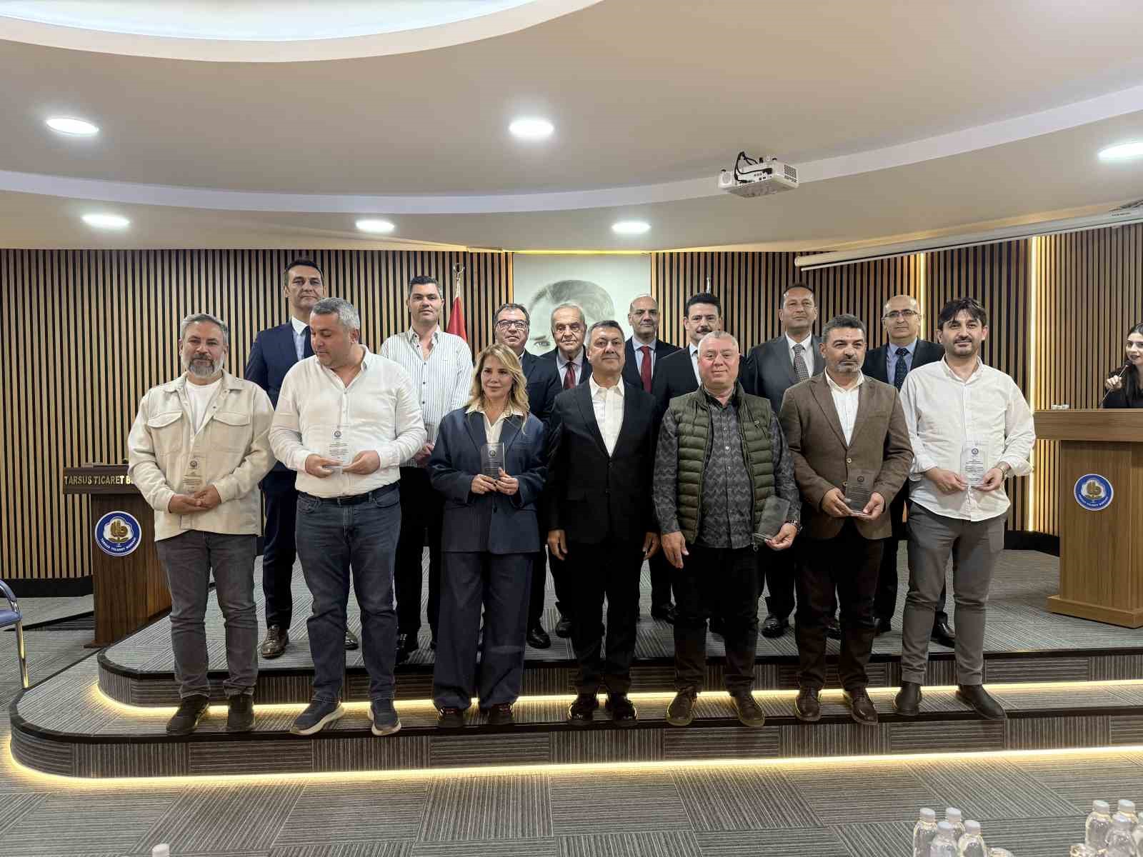 Tarsus’ta ekonomiye değer katanlara ödül
Tarsus’ta ekonomiye değer katanlara ödül